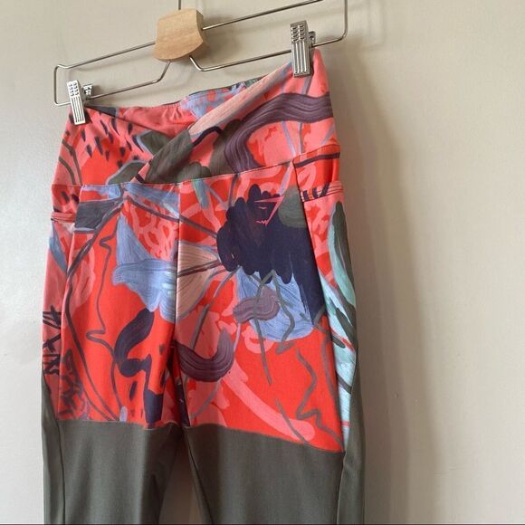 GYMSHARK x Nikki Blackketter Pineapple Cross Over High Rise Legging - Picture 6 of 15